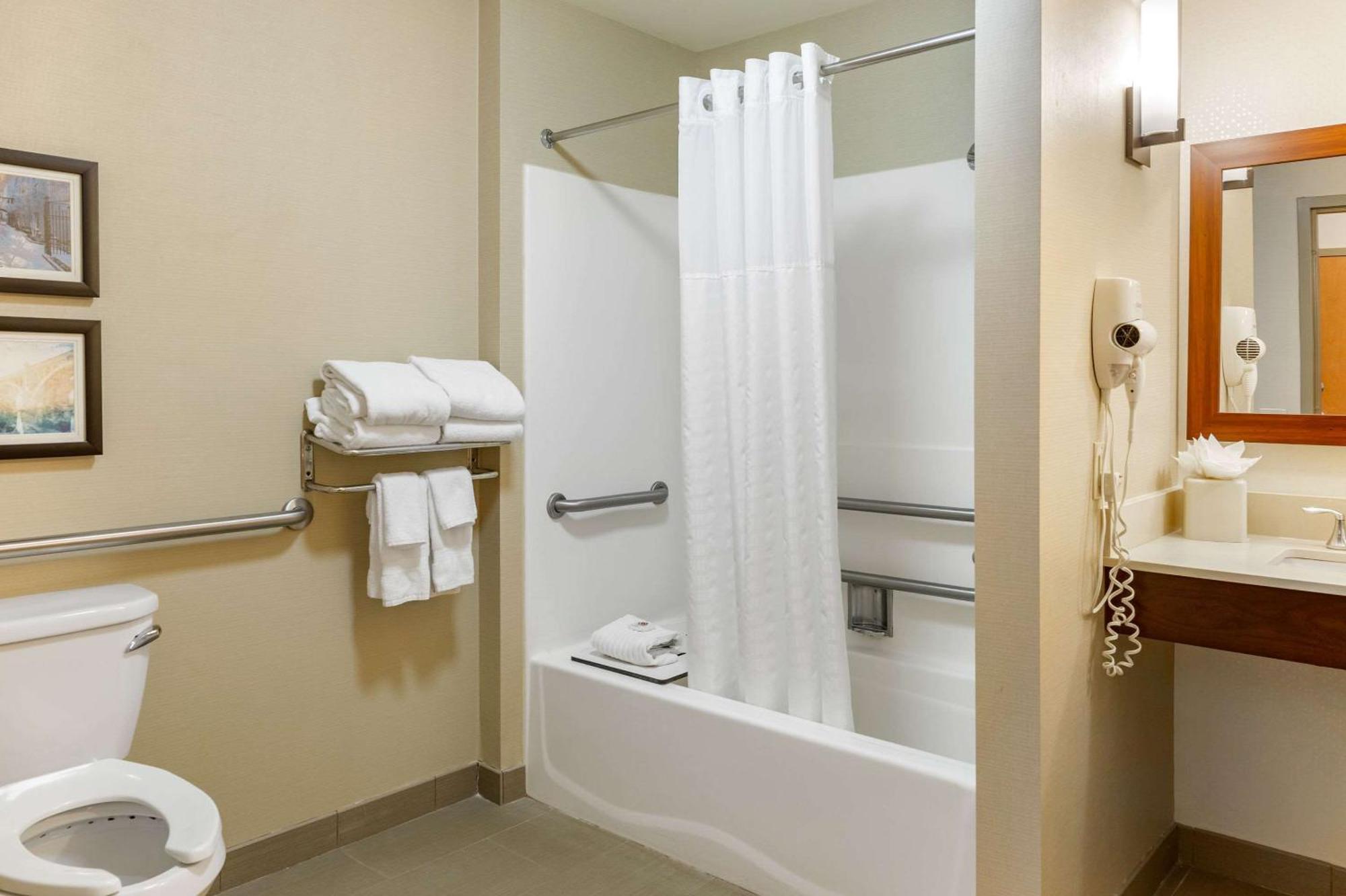 Comfort Suites Lancaster Amish Country Smoketown  Bagian luar foto