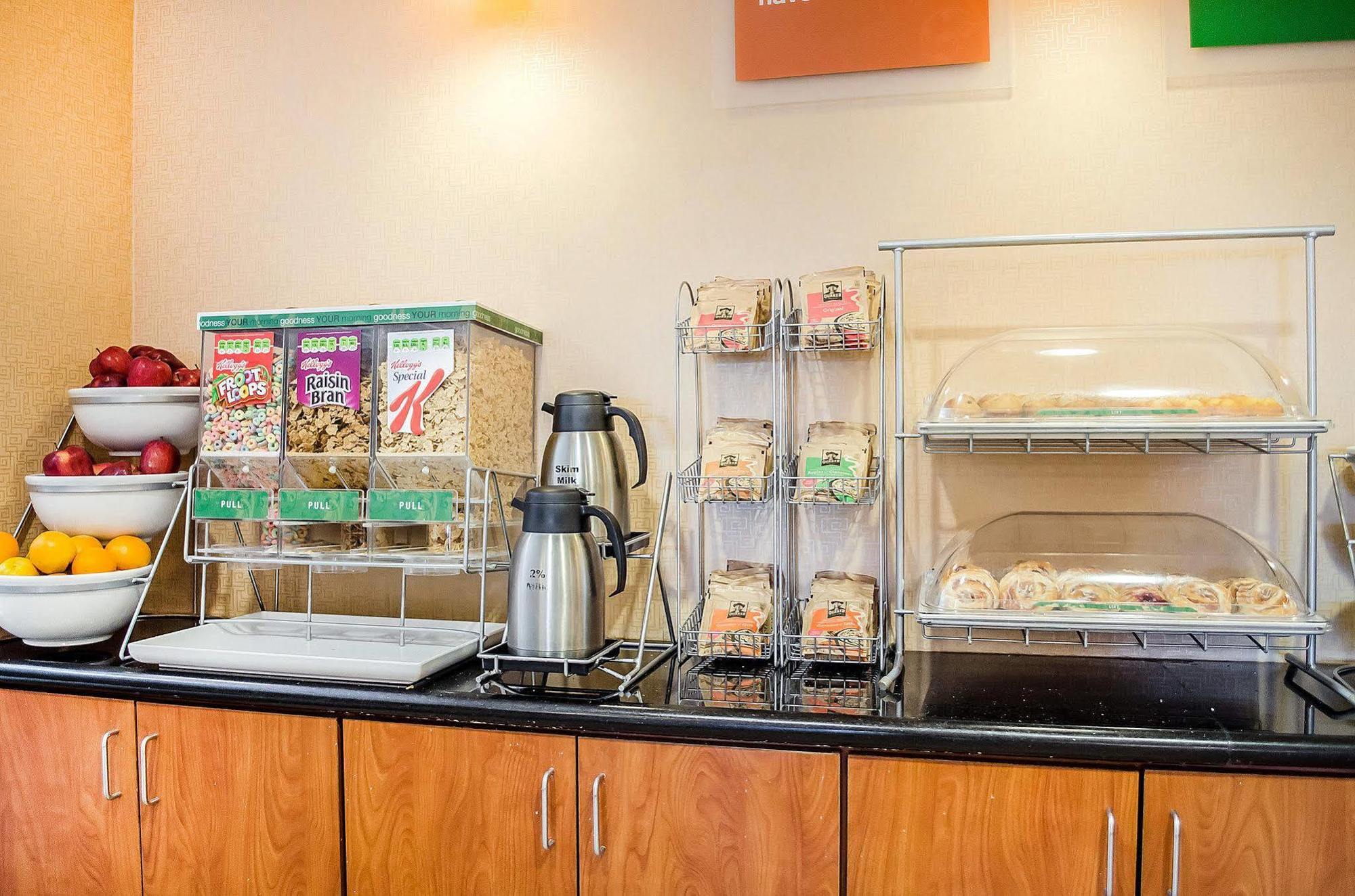Comfort Suites Lancaster Amish Country Smoketown  Bagian luar foto